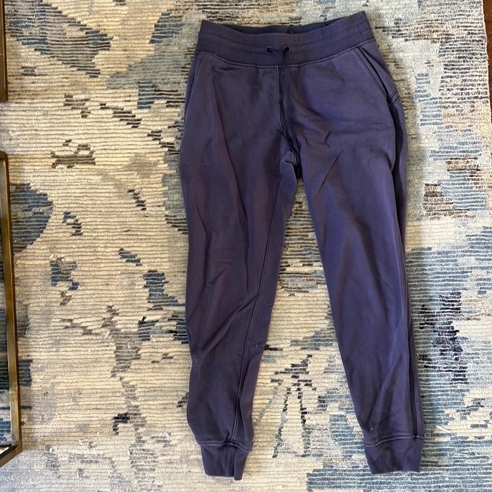 Lululemon joggers in blue